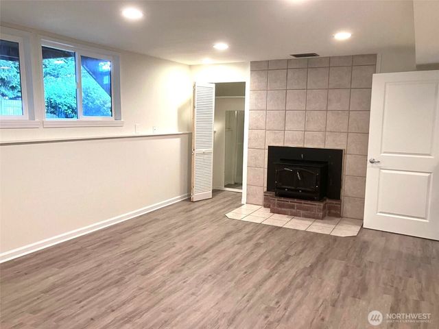 20621 5th Avenue S, Des Moines, WA 98198