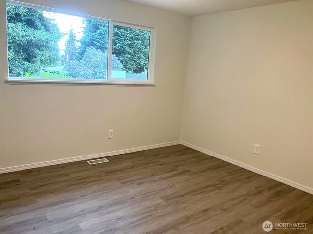 20621 5th Avenue S, Des Moines, WA 98198