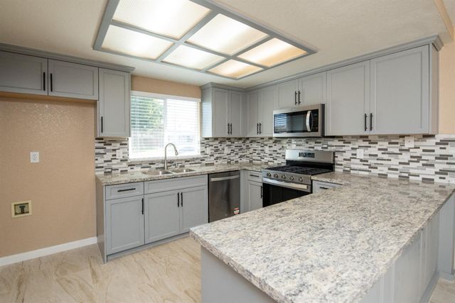 1621 Davis St, Ripon, CA 95366