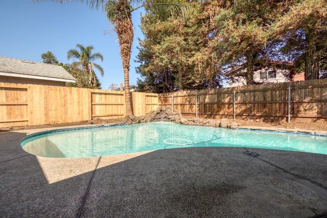 1621 Davis St, Ripon, CA 95366