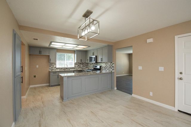 1621 Davis St, Ripon, CA 95366