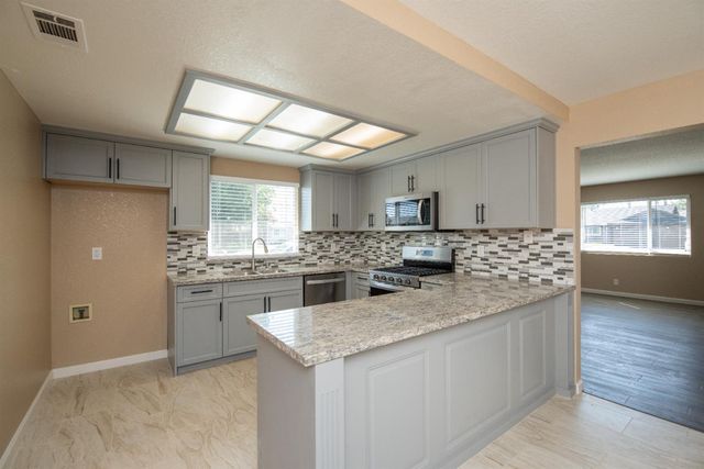 1621 Davis St, Ripon, CA 95366