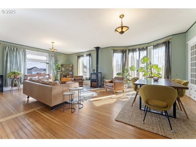 1508 UNION Ave, North Bend, OR 97459