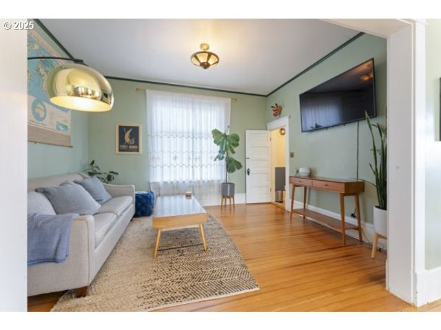 1508 UNION Ave, North Bend, OR 97459