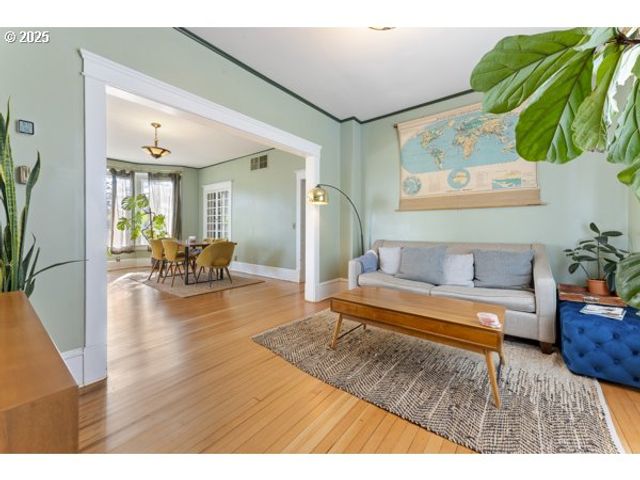 1508 UNION Ave, North Bend, OR 97459