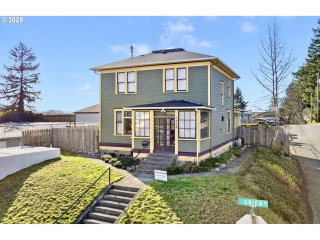 1508 UNION Ave, North Bend, OR 97459