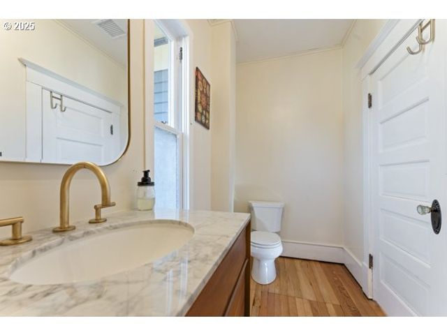 1508 UNION Ave, North Bend, OR 97459