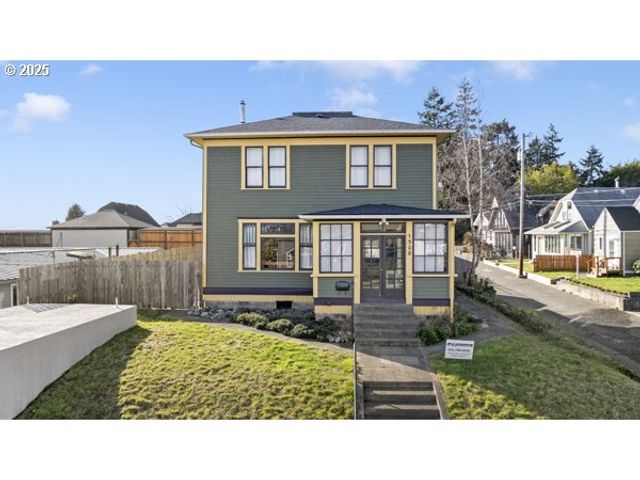 1508 UNION Ave, North Bend, OR 97459