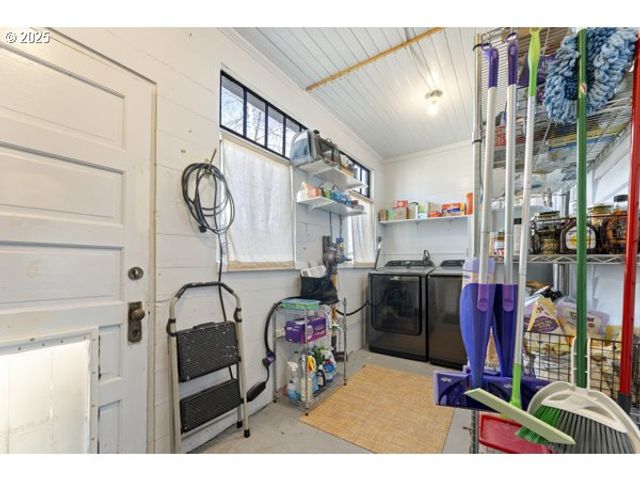 1508 UNION Ave, North Bend, OR 97459