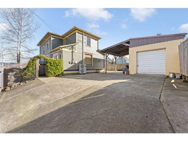 1508 UNION Ave, North Bend, OR 97459