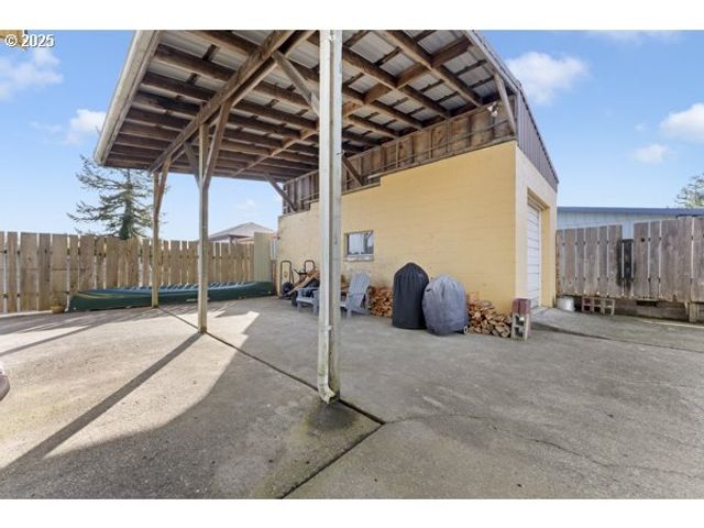 1508 UNION Ave, North Bend, OR 97459