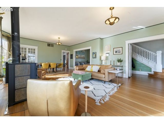 1508 UNION Ave, North Bend, OR 97459