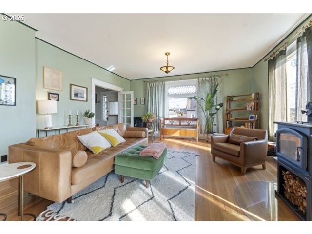 1508 UNION Ave, North Bend, OR 97459