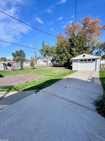 21527 Bon Heur Street, St Clair Shores, MI 48081