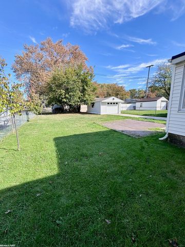 21527 Bon Heur Street, St Clair Shores, MI 48081