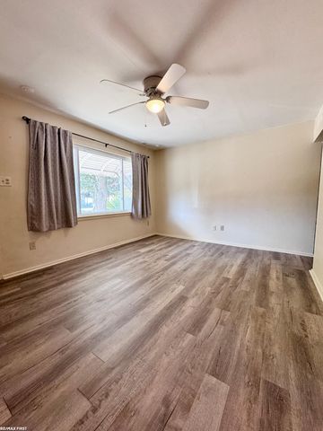 21527 Bon Heur Street, St Clair Shores, MI 48081