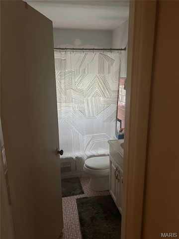 8362 Braddock Drive, University City, MO 63132