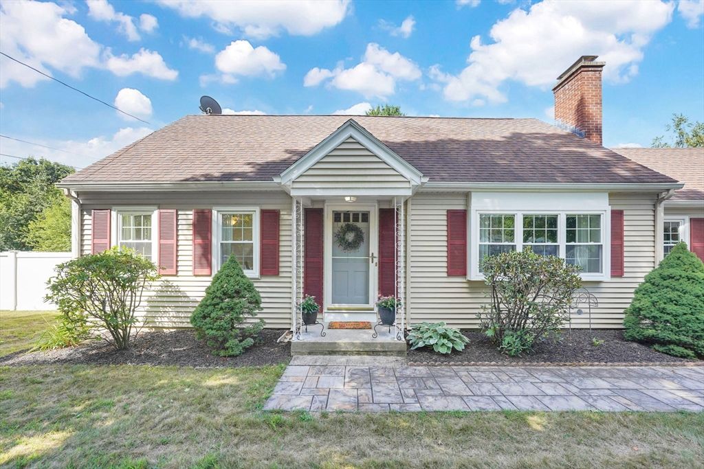 9 Longview Dr, Wilbraham, MA 01095