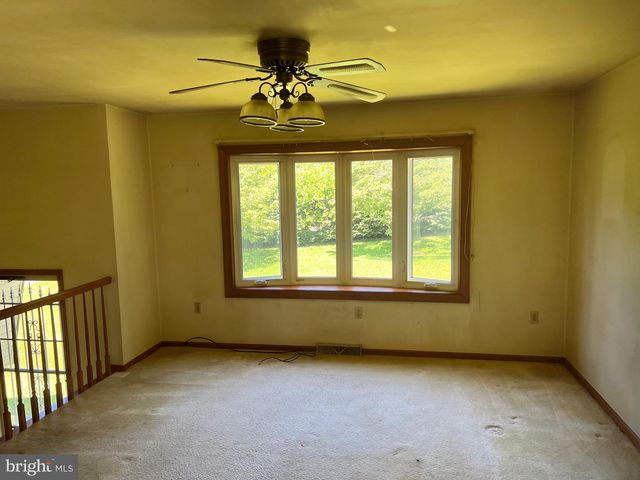 246 WATERWAY RD, Oxford, PA 19363