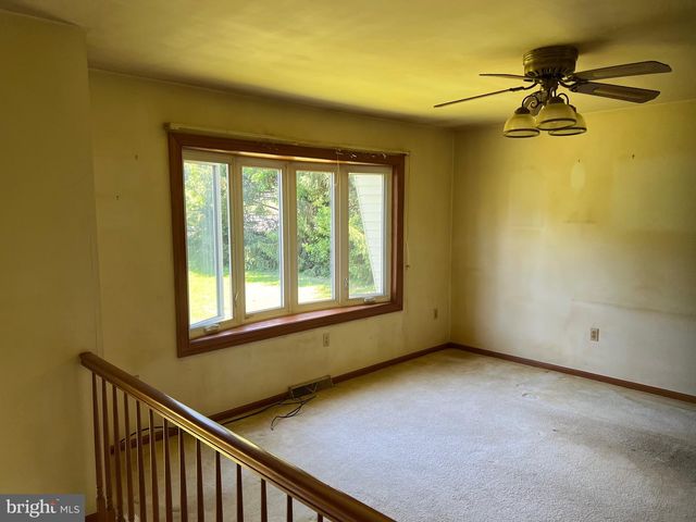 246 WATERWAY RD, Oxford, PA 19363