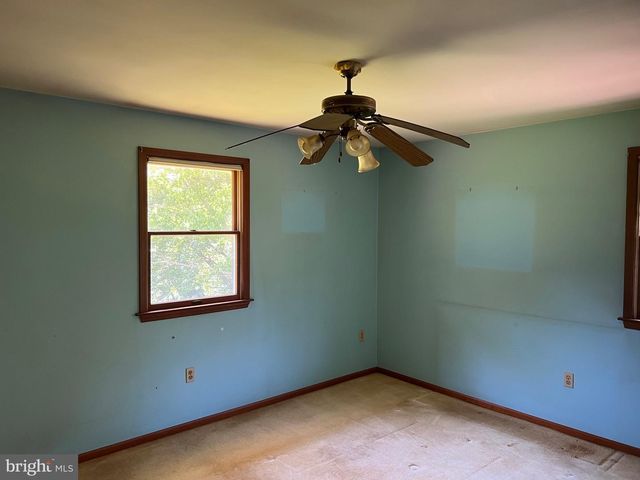 246 WATERWAY RD, Oxford, PA 19363