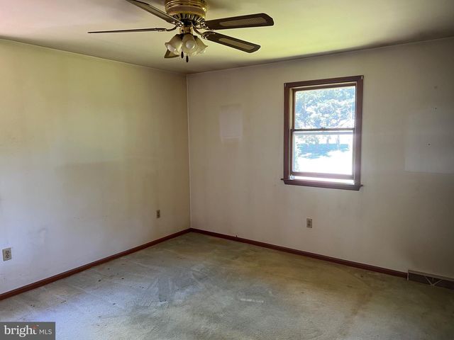 246 WATERWAY RD, Oxford, PA 19363