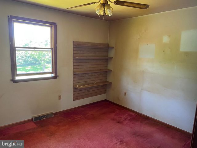 246 WATERWAY RD, Oxford, PA 19363