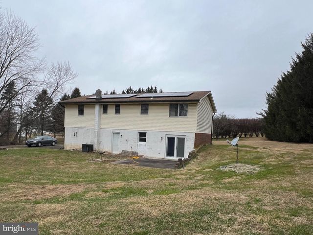 246 WATERWAY RD, Oxford, PA 19363