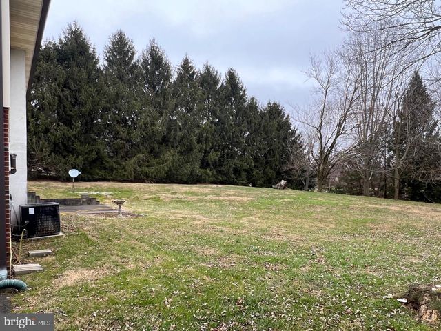 246 WATERWAY RD, Oxford, PA 19363