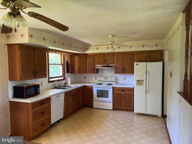 246 WATERWAY RD, Oxford, PA 19363