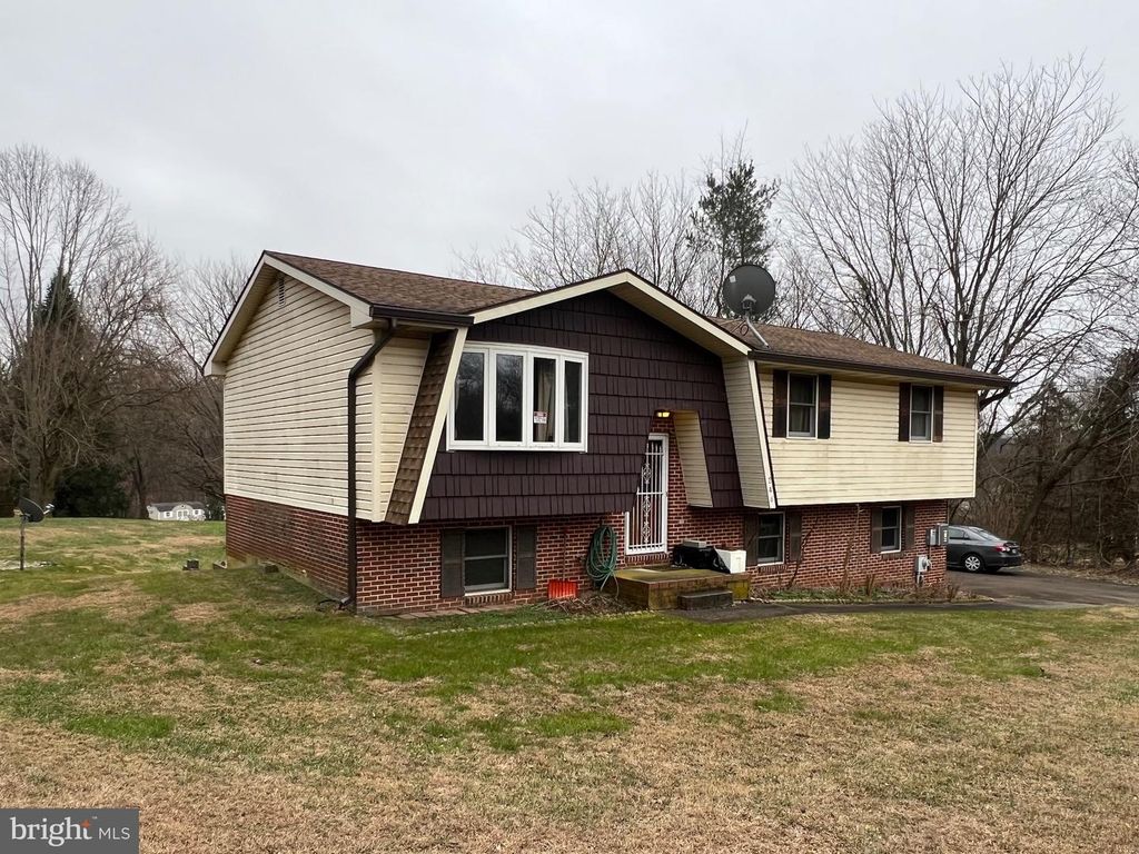 246 WATERWAY RD, Oxford, PA 19363