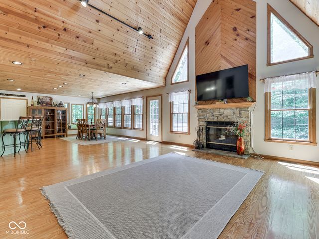 8194 Center Lake Road, Nineveh, IN 46164