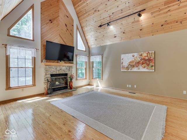 8194 Center Lake Road, Nineveh, IN 46164