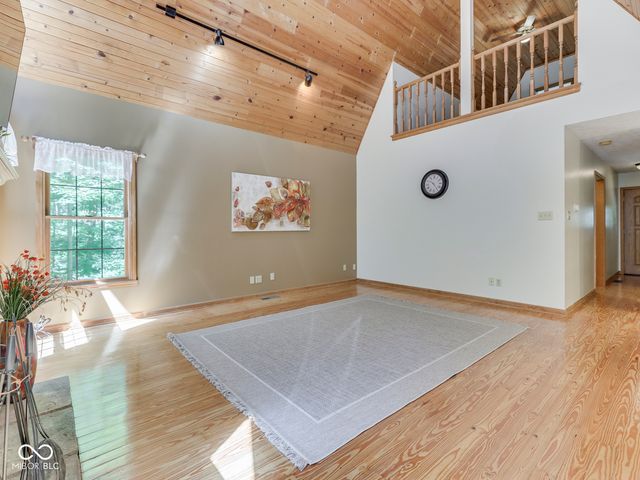 8194 Center Lake Road, Nineveh, IN 46164