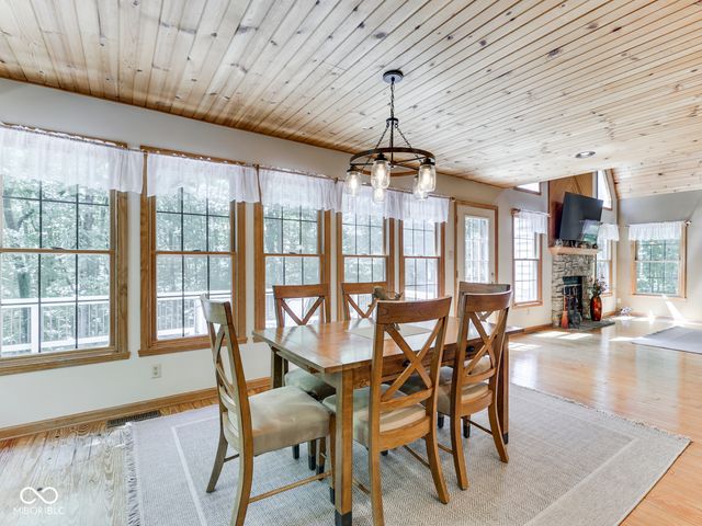 8194 Center Lake Road, Nineveh, IN 46164
