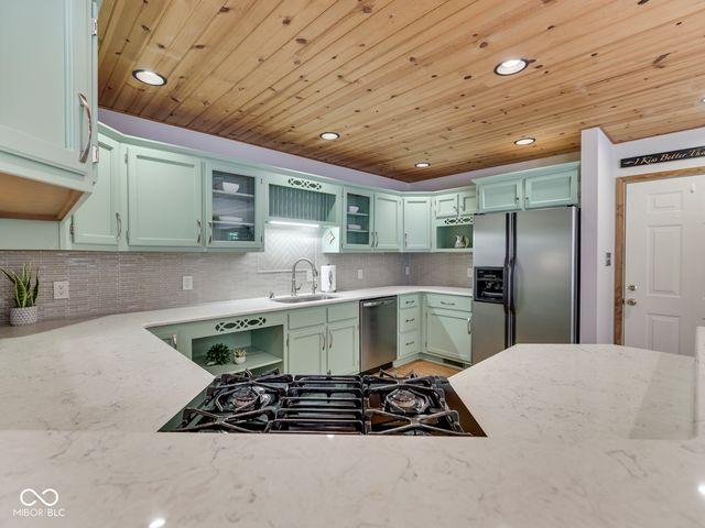 8194 Center Lake Road, Nineveh, IN 46164