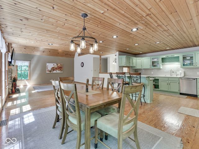 8194 Center Lake Road, Nineveh, IN 46164