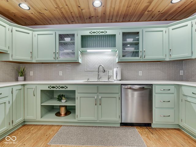 8194 Center Lake Road, Nineveh, IN 46164