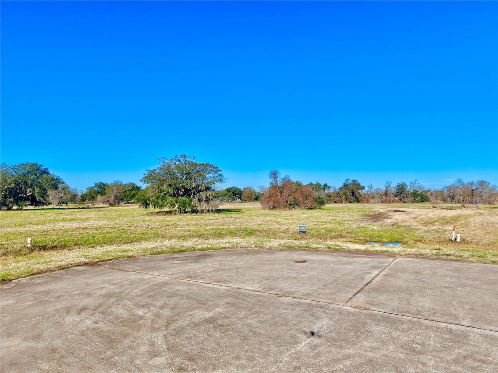200 Cripple Creek Lane, Angleton, TX 77515