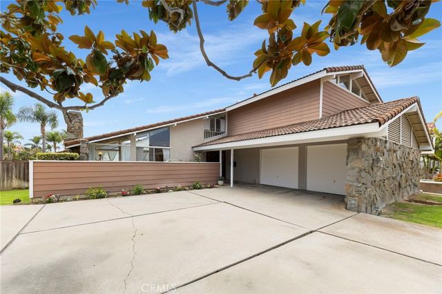16391 Maruffa Circle, Huntington Beach, CA 92649