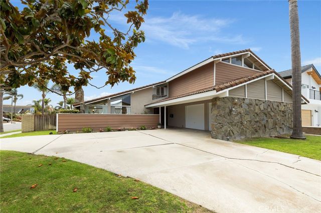 16391 Maruffa Circle, Huntington Beach, CA 92649