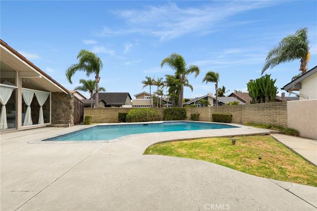 16391 Maruffa Circle, Huntington Beach, CA 92649