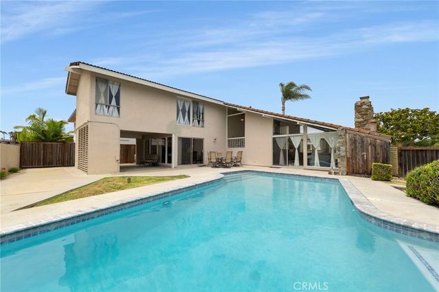 16391 Maruffa Circle, Huntington Beach, CA 92649