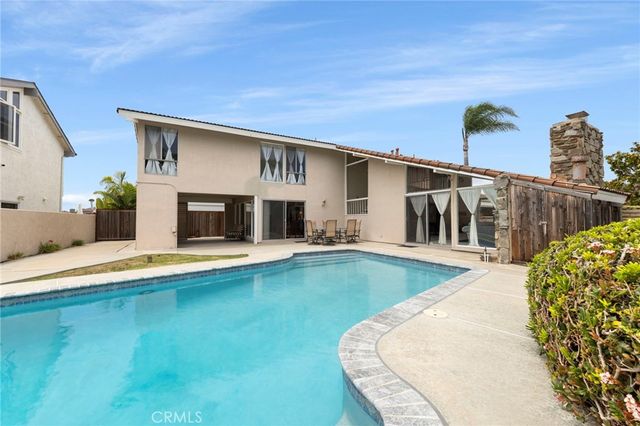 16391 Maruffa Circle, Huntington Beach, CA 92649