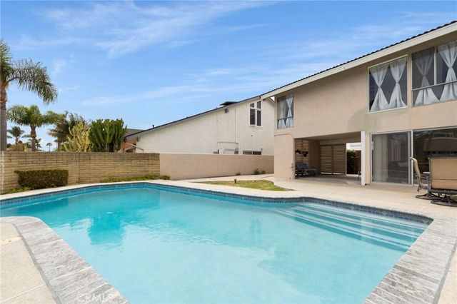 16391 Maruffa Circle, Huntington Beach, CA 92649