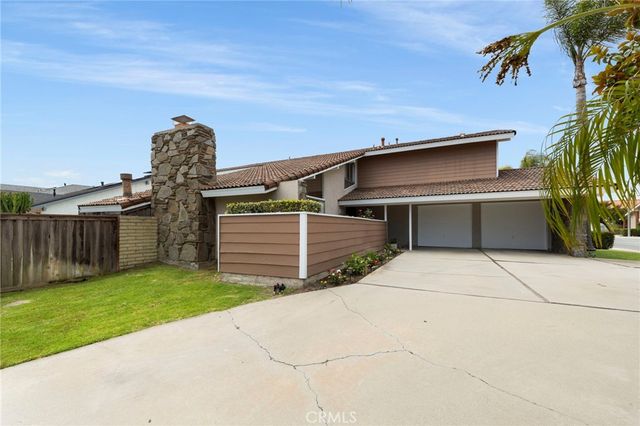 16391 Maruffa Circle, Huntington Beach, CA 92649