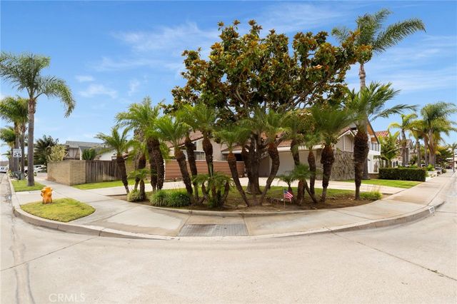 16391 Maruffa Circle, Huntington Beach, CA 92649