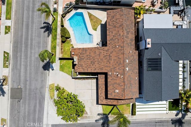16391 Maruffa Circle, Huntington Beach, CA 92649