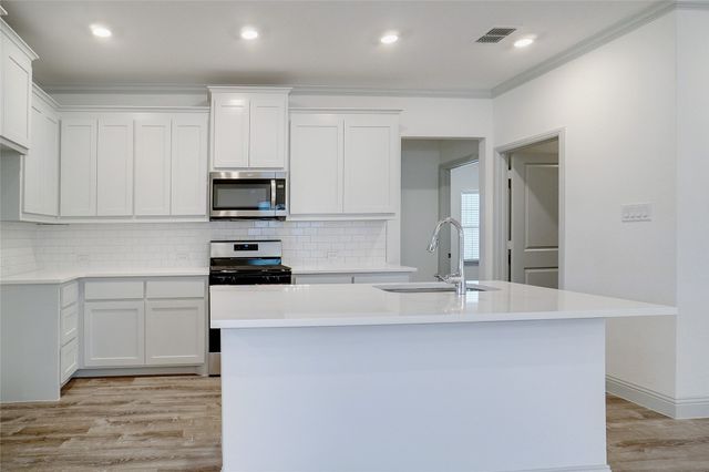 331 Oak Creek Drive, Lavon, TX 75166