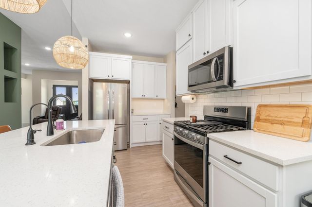 2807 E Sunnyslope St, Park City, KS 67219